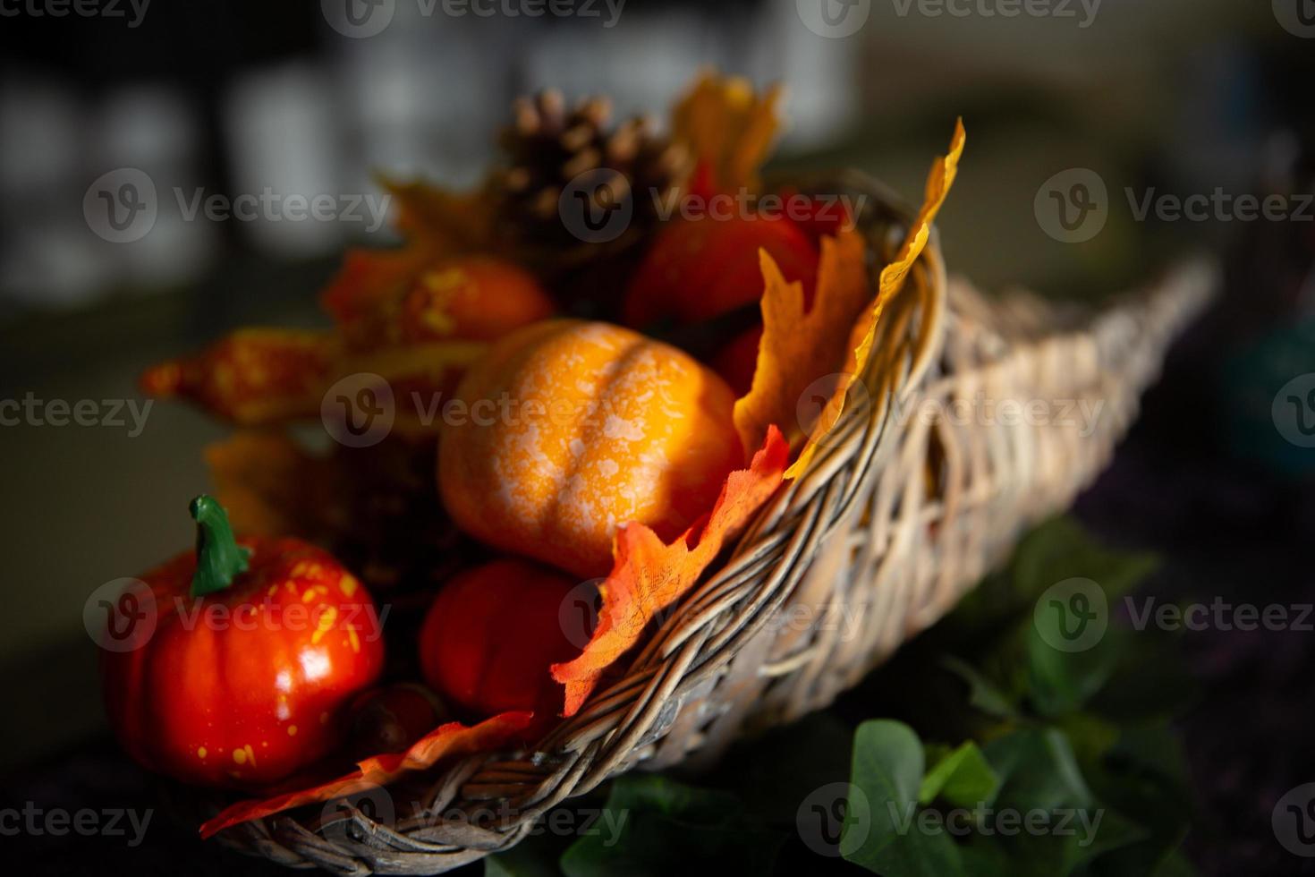 das Erntedankfest Kernstück auf ein Tabelle foto