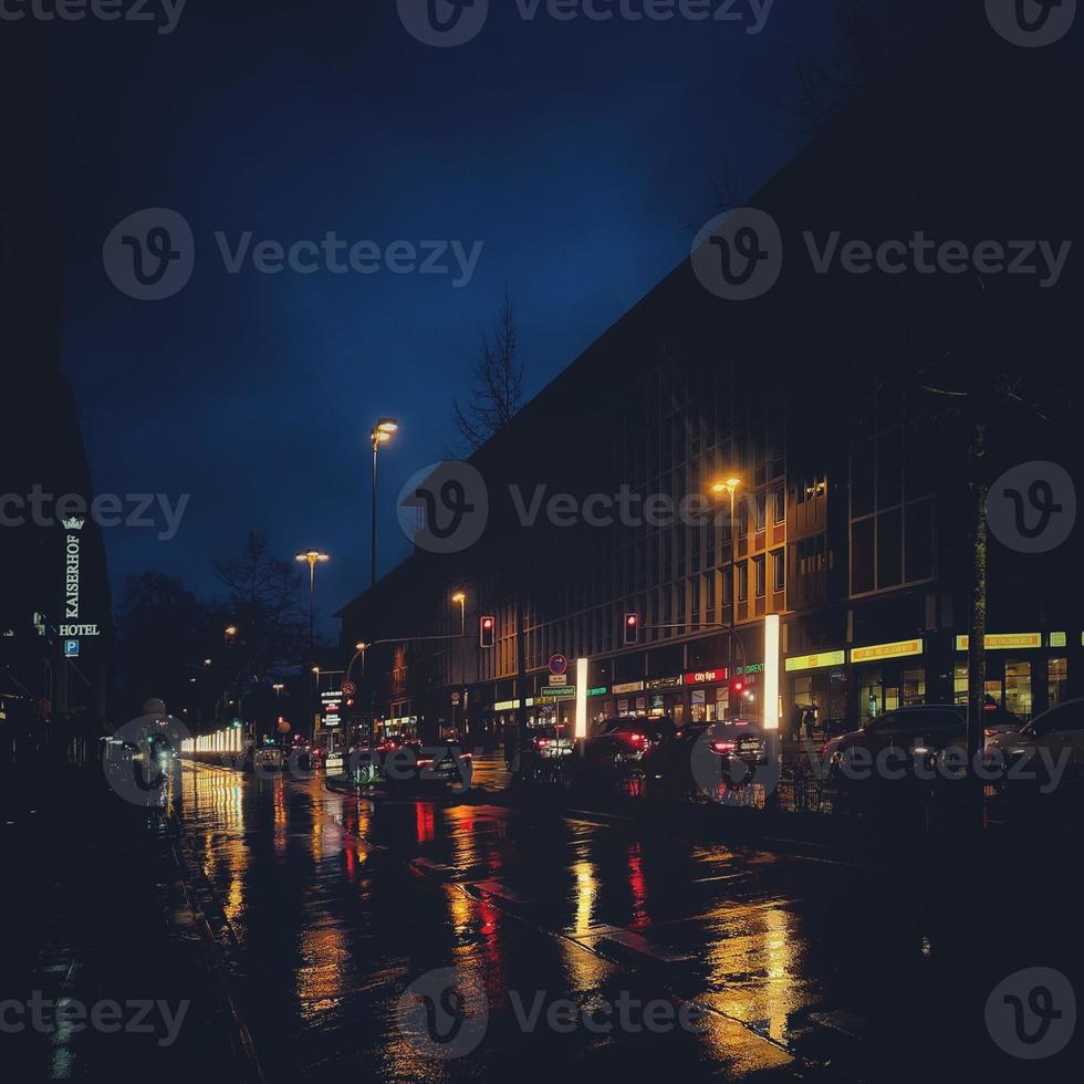 schwer Regen im das beschäftigt Straßen von Münster, Deutschland foto