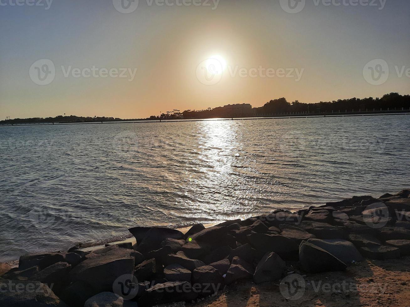 schön Abend und bunt Sonnenuntergang beim Jeddah, Corniche, Saudi Arabien, foto