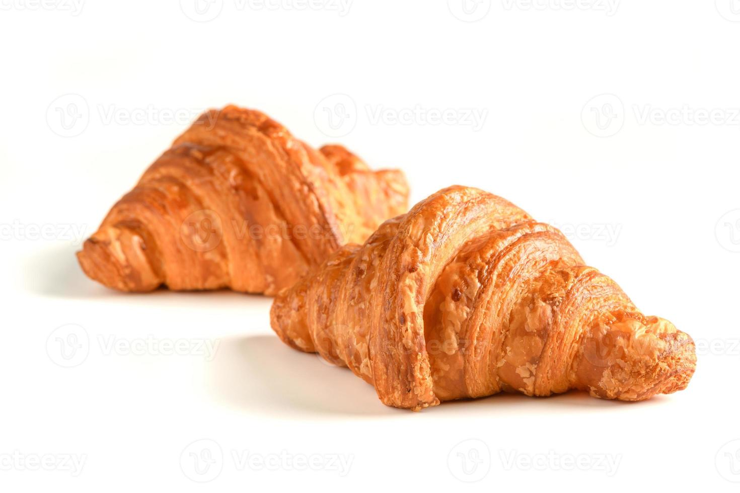 hausgemacht Croissant isoliert auf Weiß Hintergrund, Bäckerei foto