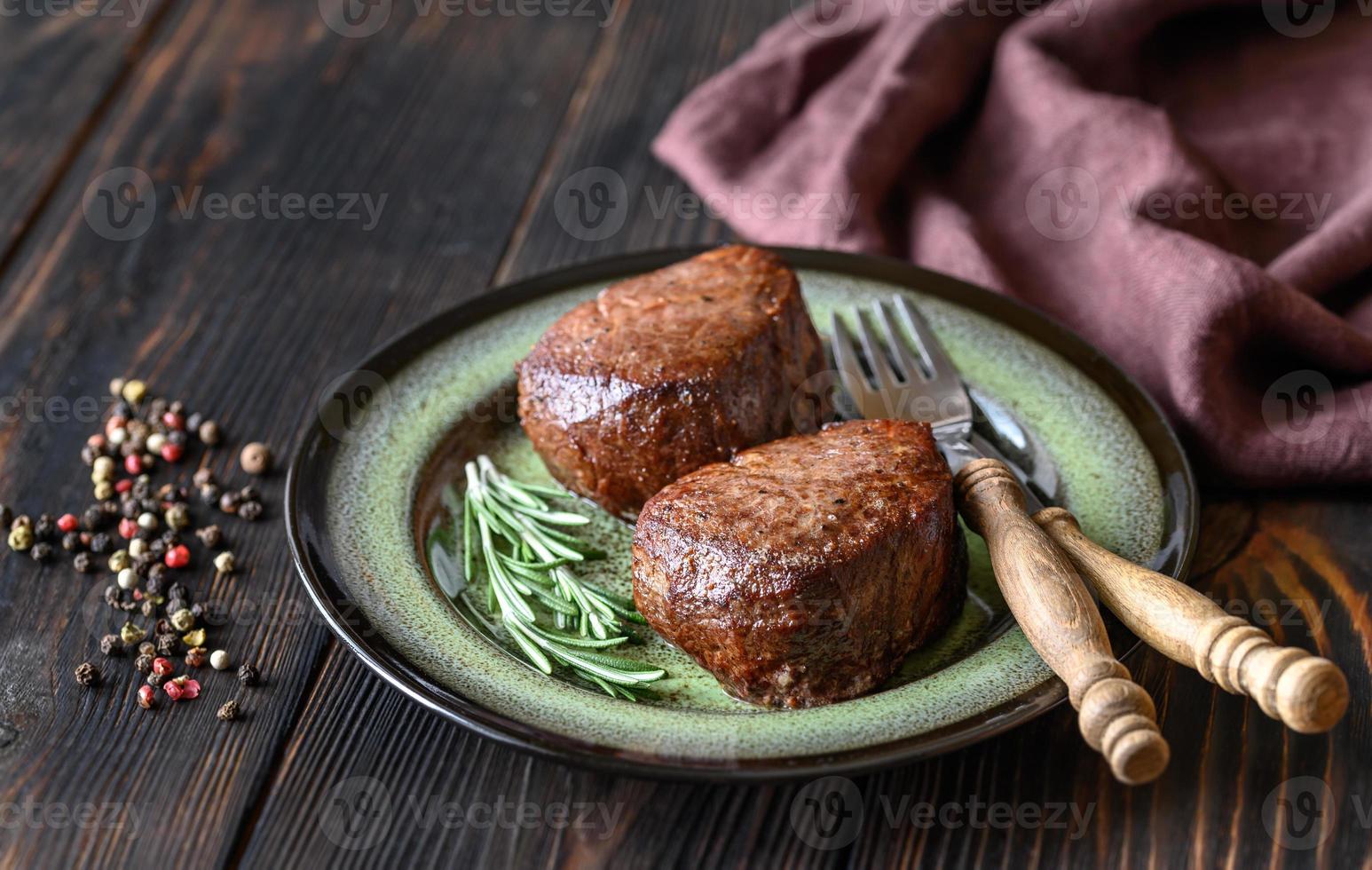 Filet Mignon auf dem Teller foto