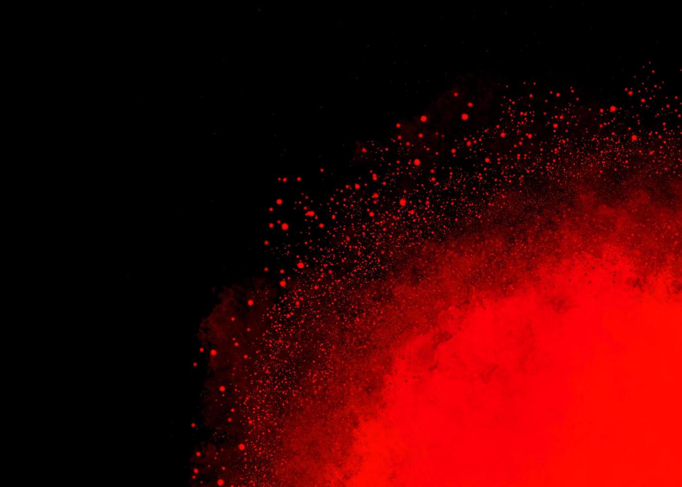 rot Farbe Staub Partikel Explosion Wolke auf schwarz Hintergrund foto
