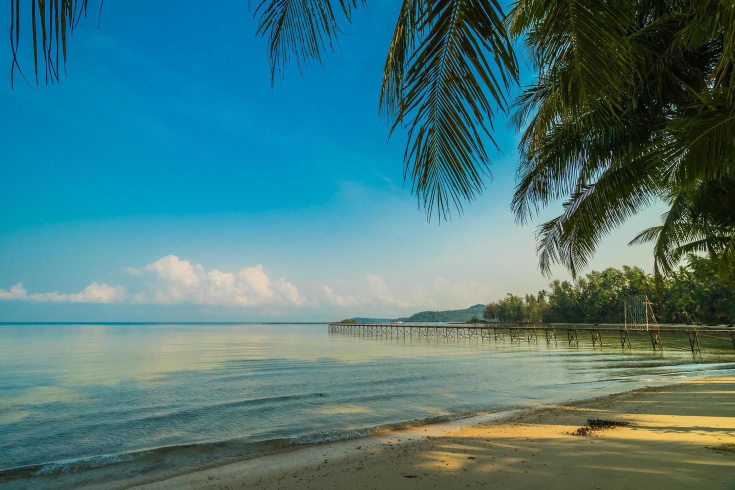 Paradiesinsel mit Strand und Meer foto