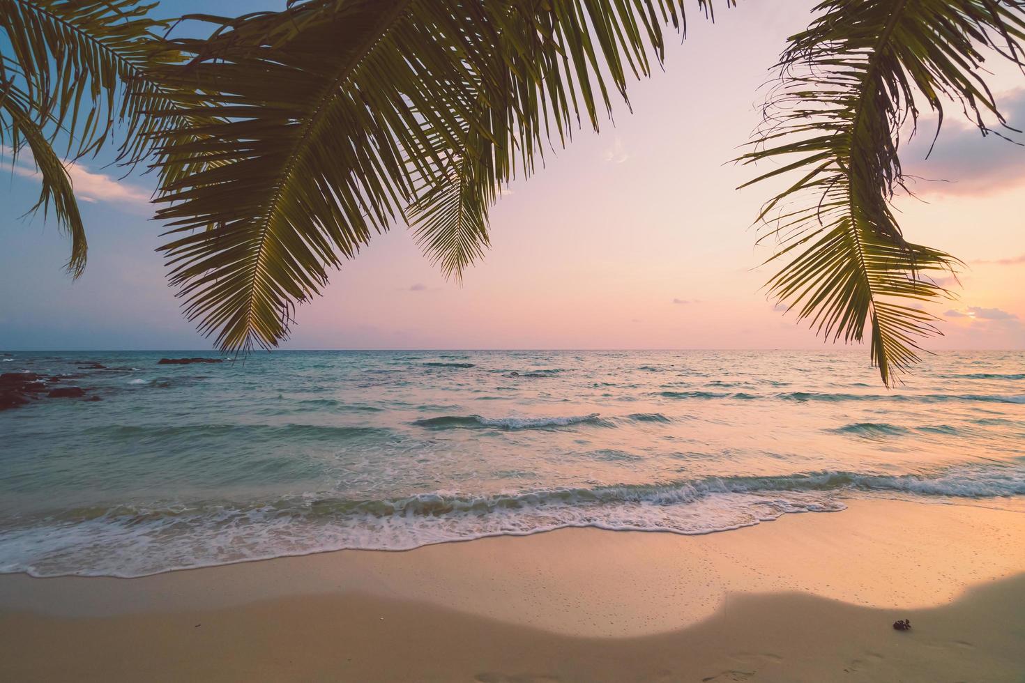 Paradiesinsel mit Strand und Meer foto