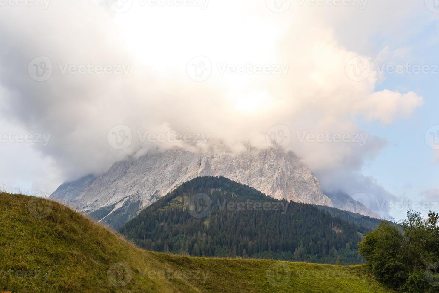 Aussicht von das Alpen Berg Österreich. foto