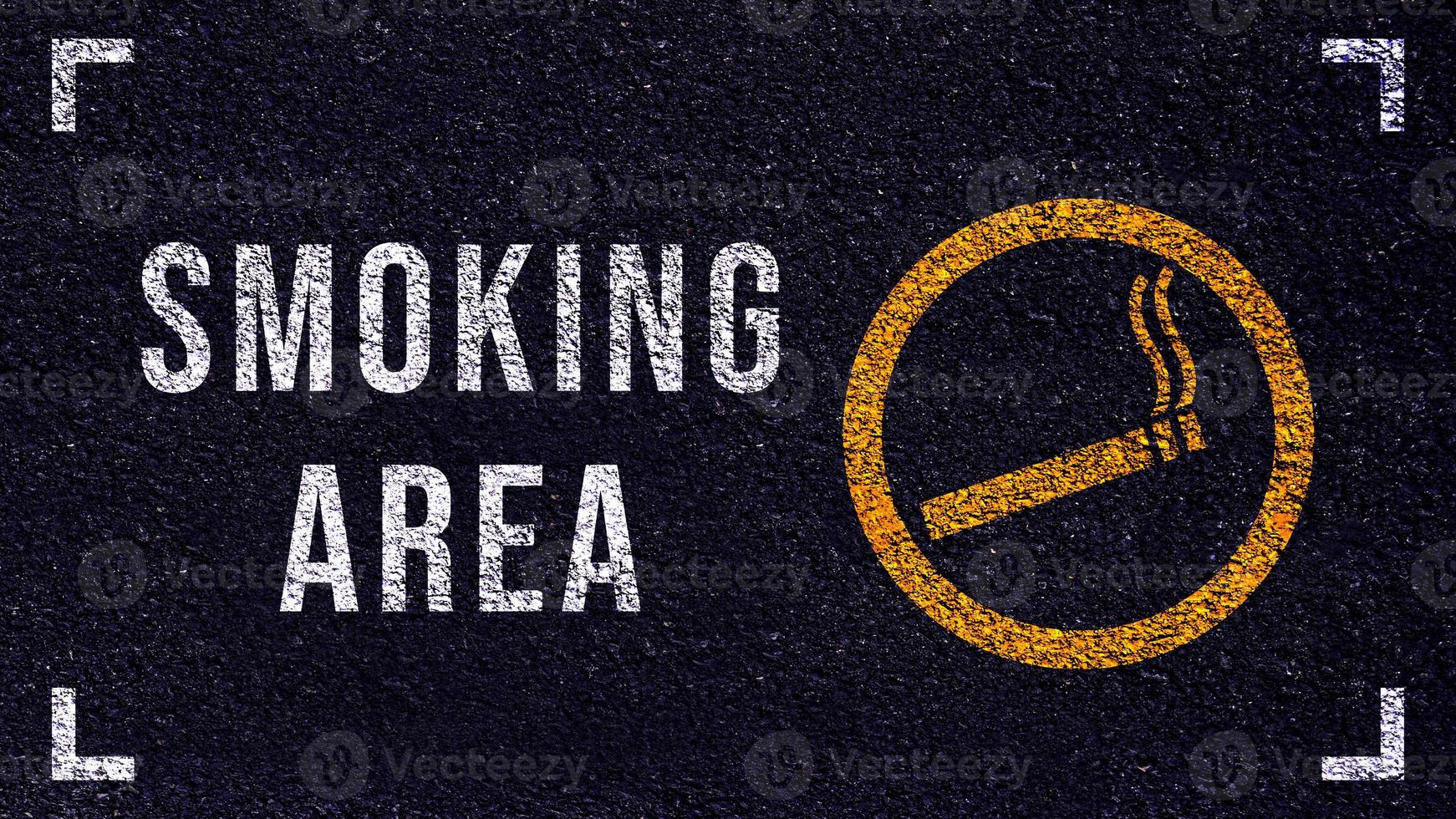 Rauchen Bereich Zeichen mit dunkel Jahrgang Stil Hintergrund Rauchen Bereich foto