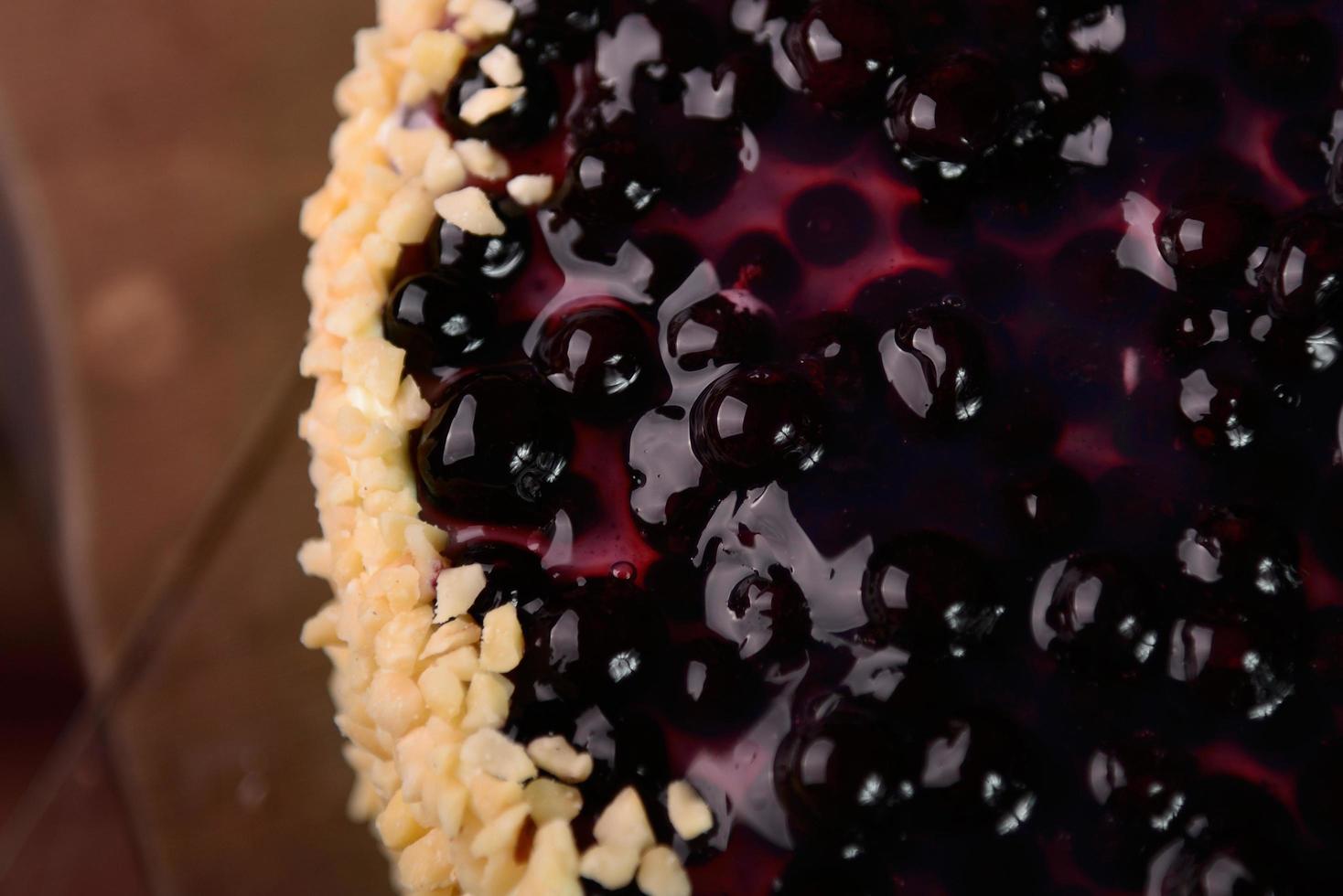 Nahaufnahme von Blaubeerkuchen mit Mandeln foto