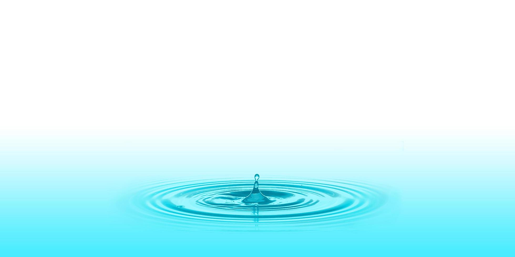 ein Tropfen des blauen Wassers auf der Oberfläche des Wassers, 3d Illustration foto