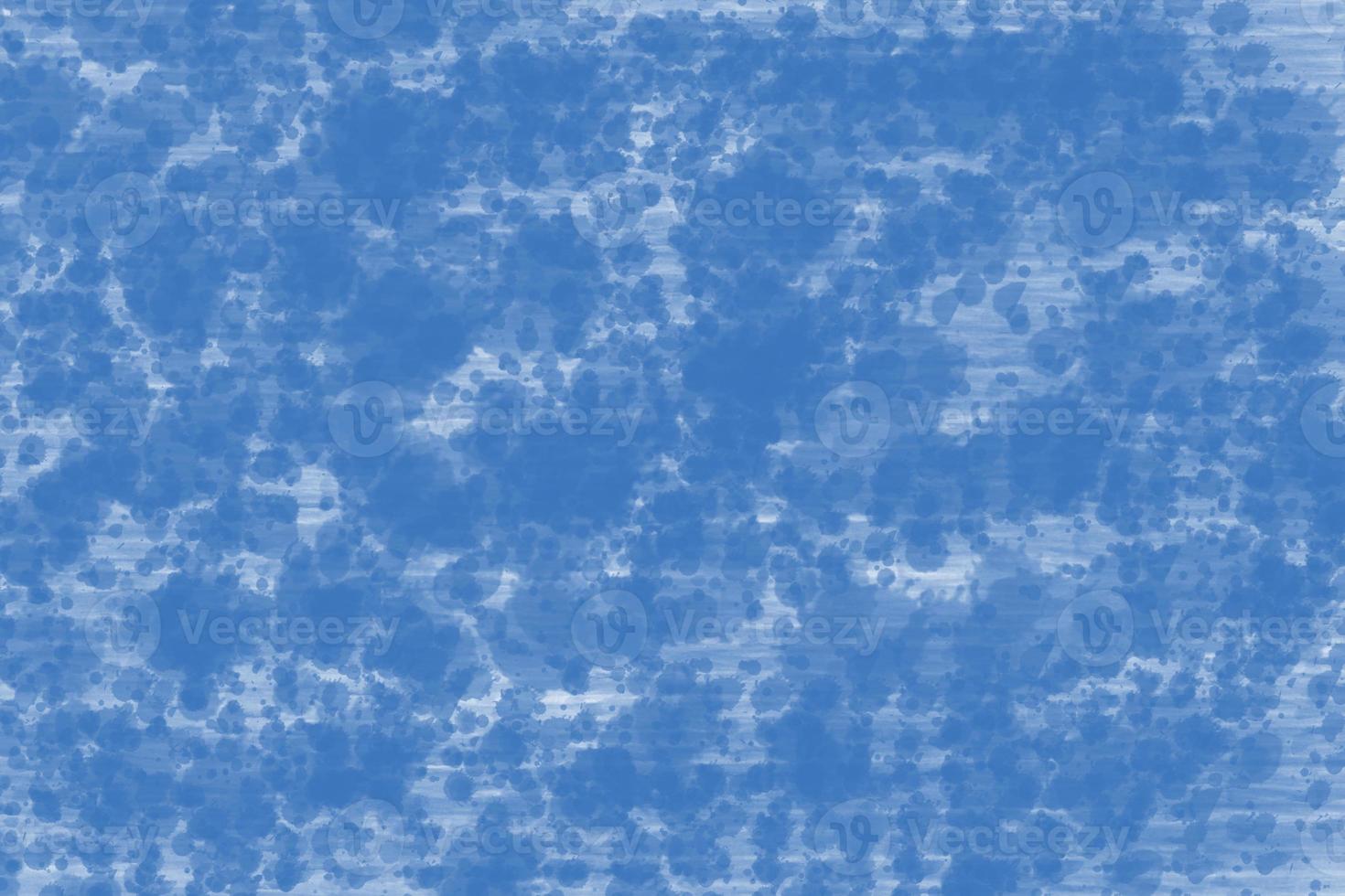 ein Blau Himmel mit ein Weiß Muster von Wolken foto