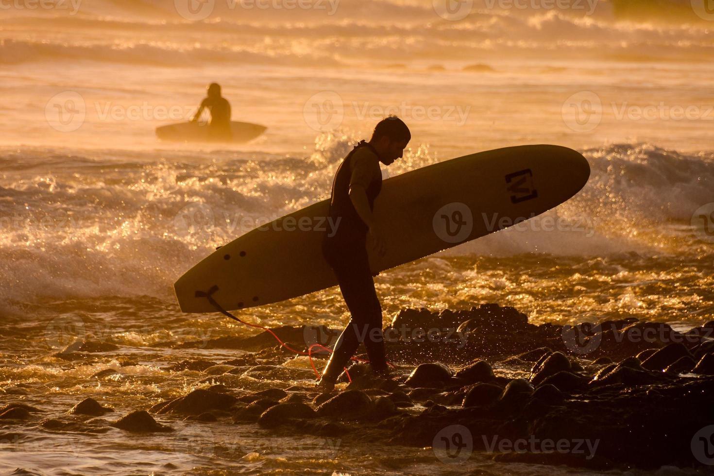 Surfer bei Sonnenuntergang foto