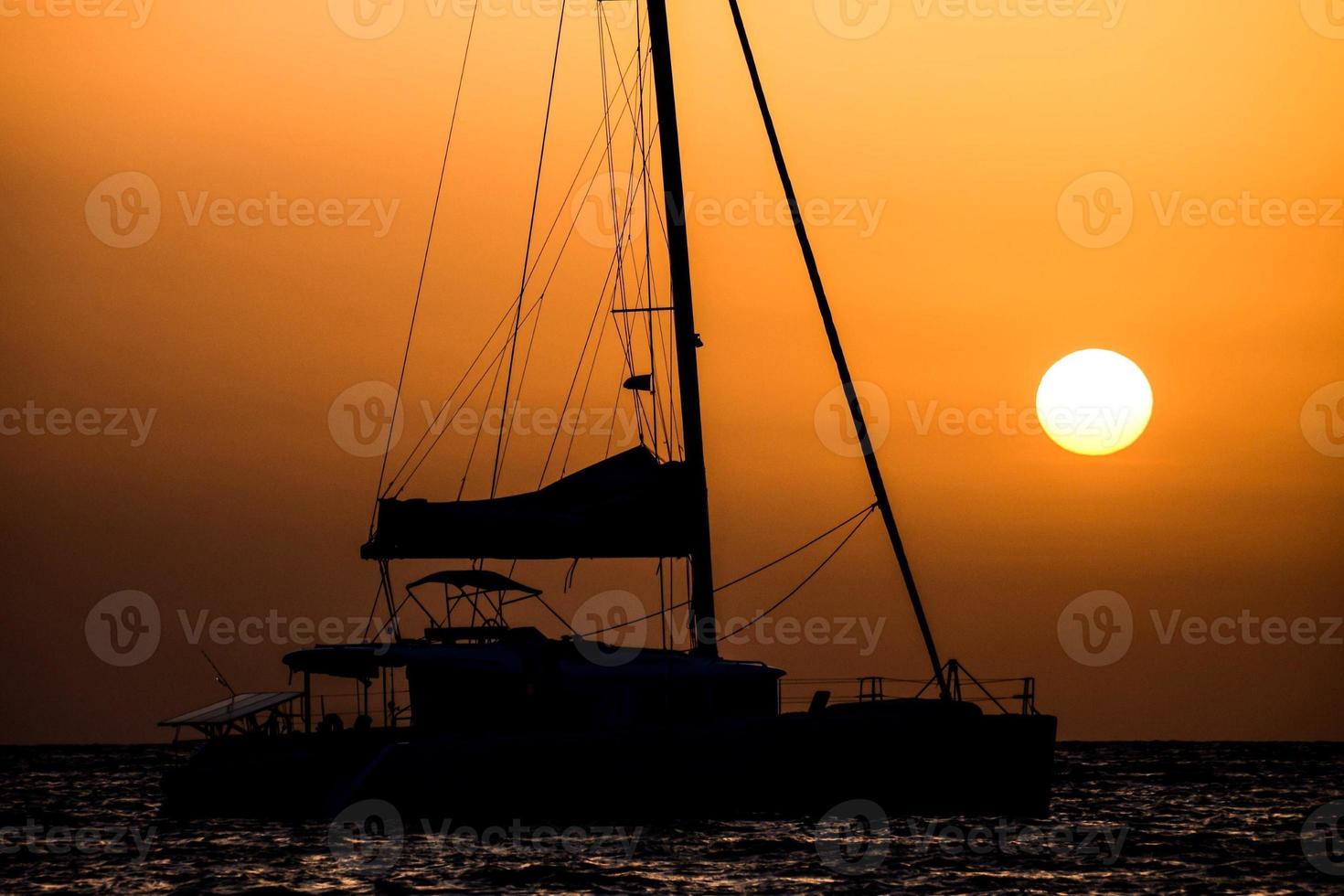 Sonnenuntergang über dem Meer foto