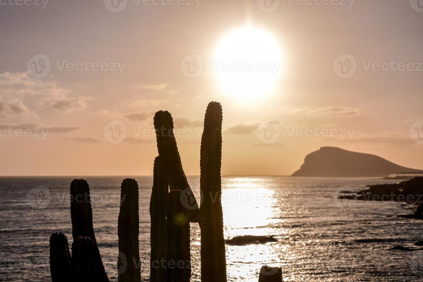 Sonnenuntergang über dem Meer foto