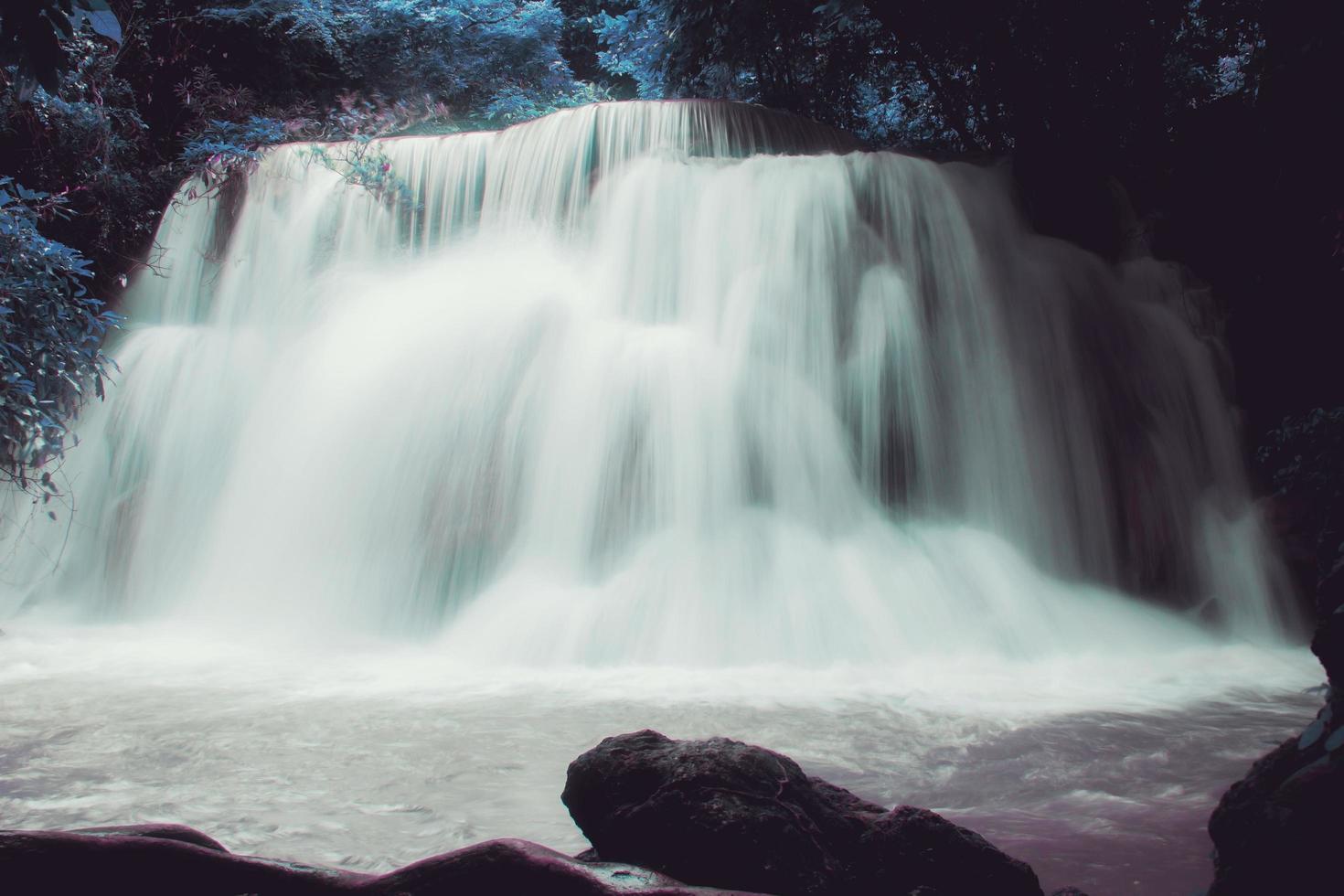 Wasserfall im schönen Thailand foto