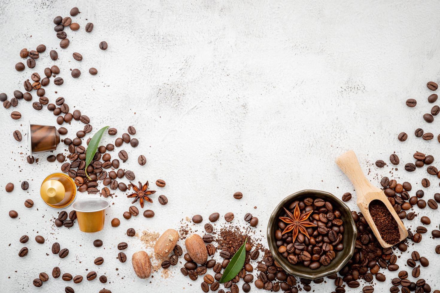 Rahmen von Kaffeebohnen mit Kopierraum foto