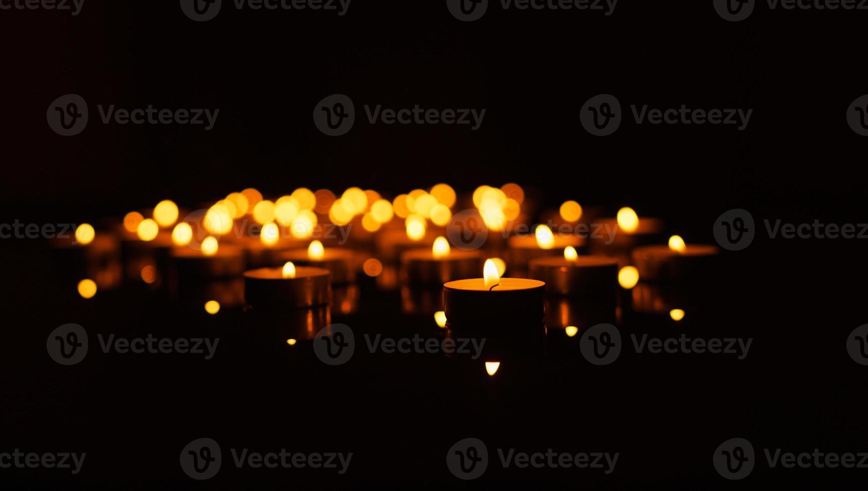 Verbrennung Kerzen mit flach Tiefe von Feld foto