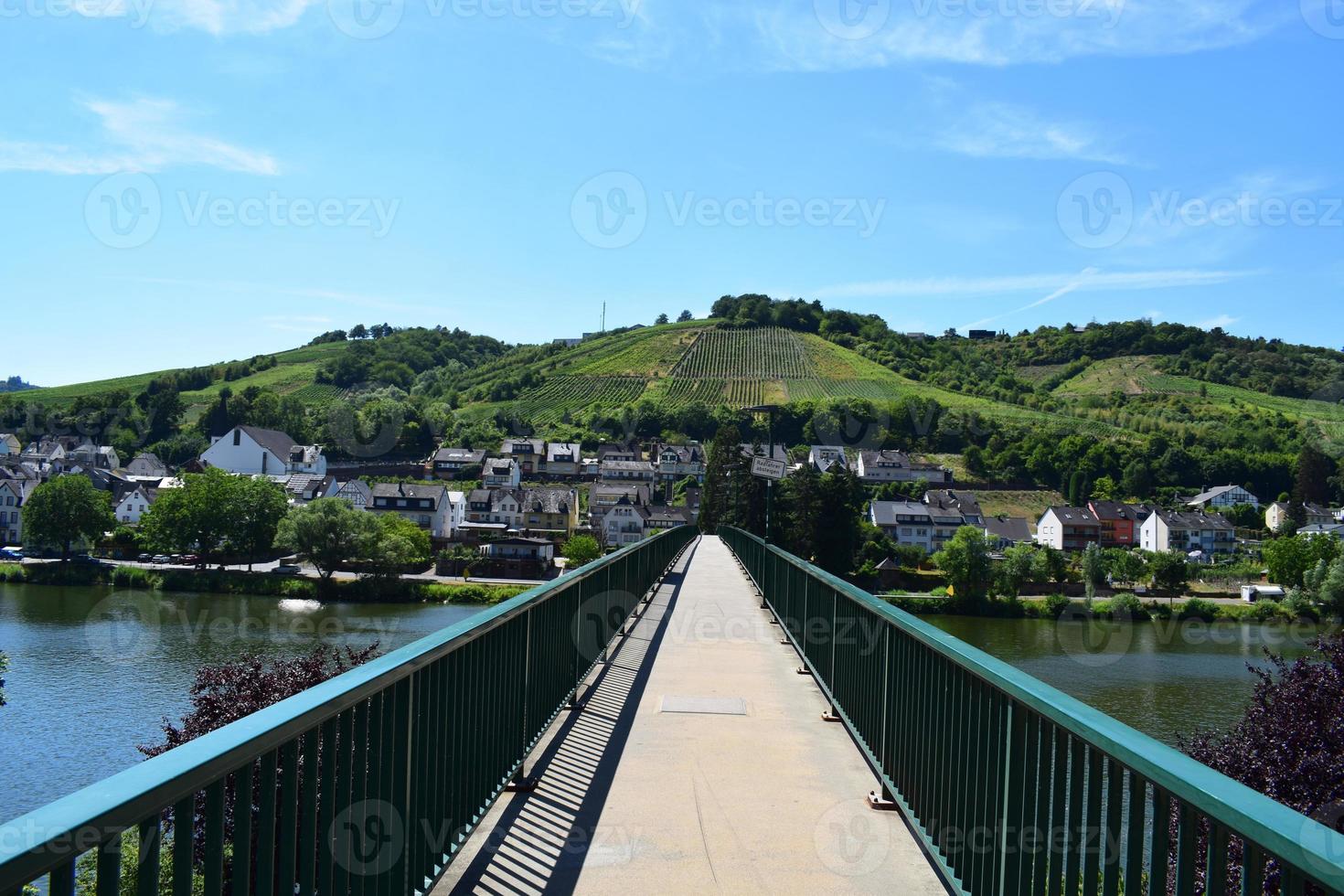 Fußgänger Brücke über das Mosel im Zell foto