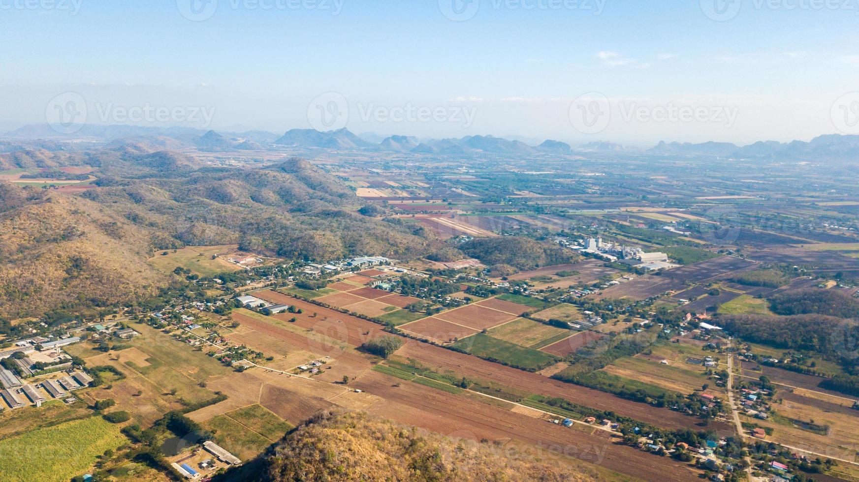 Antenne Aussicht von Landschaft mit Gemeinschaft beim stutzen Buri, Thailand. Landnutzung Planung foto