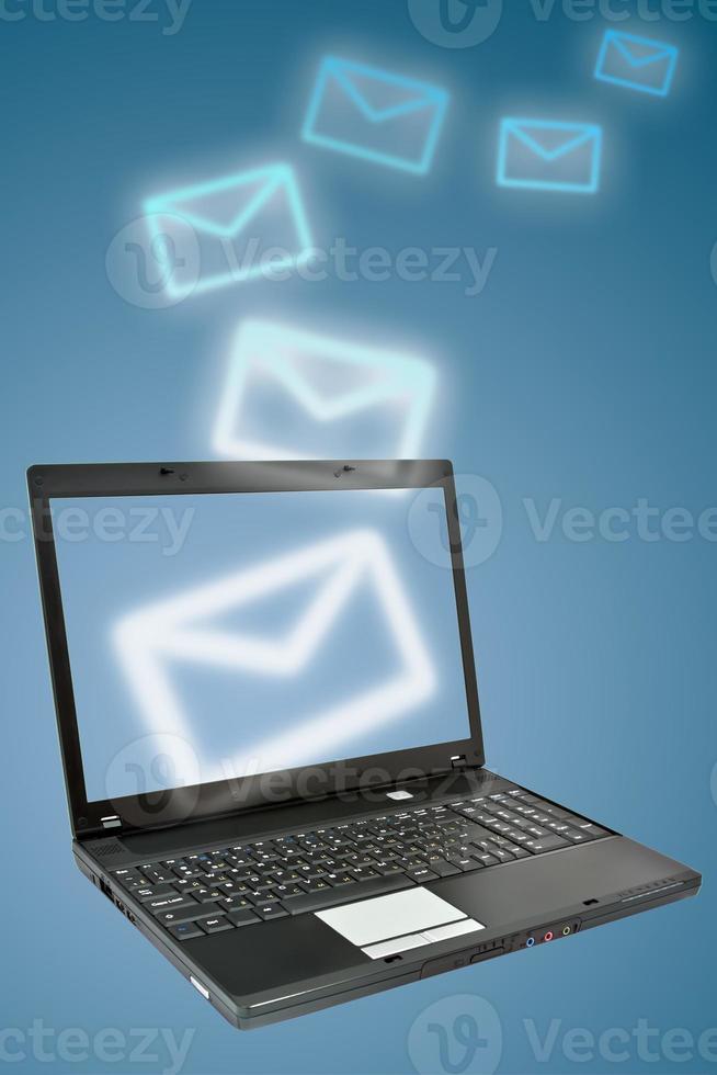 Laptop mit Mail Symbol foto