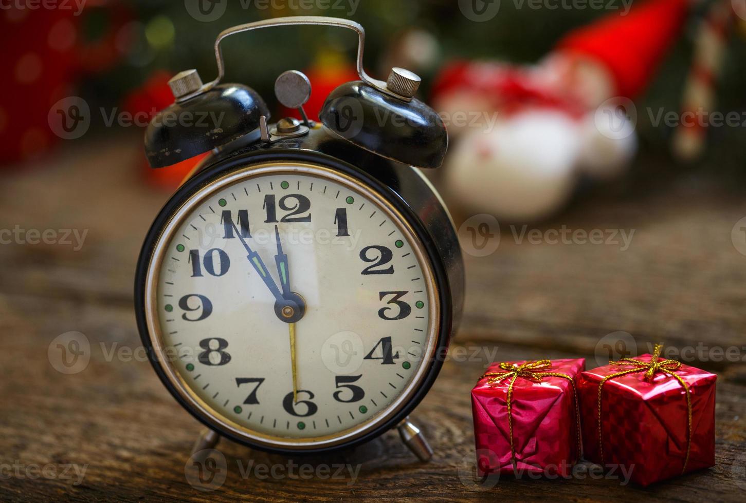 Jahrgang Alarm Uhr auf Weihnachten Hintergrund foto