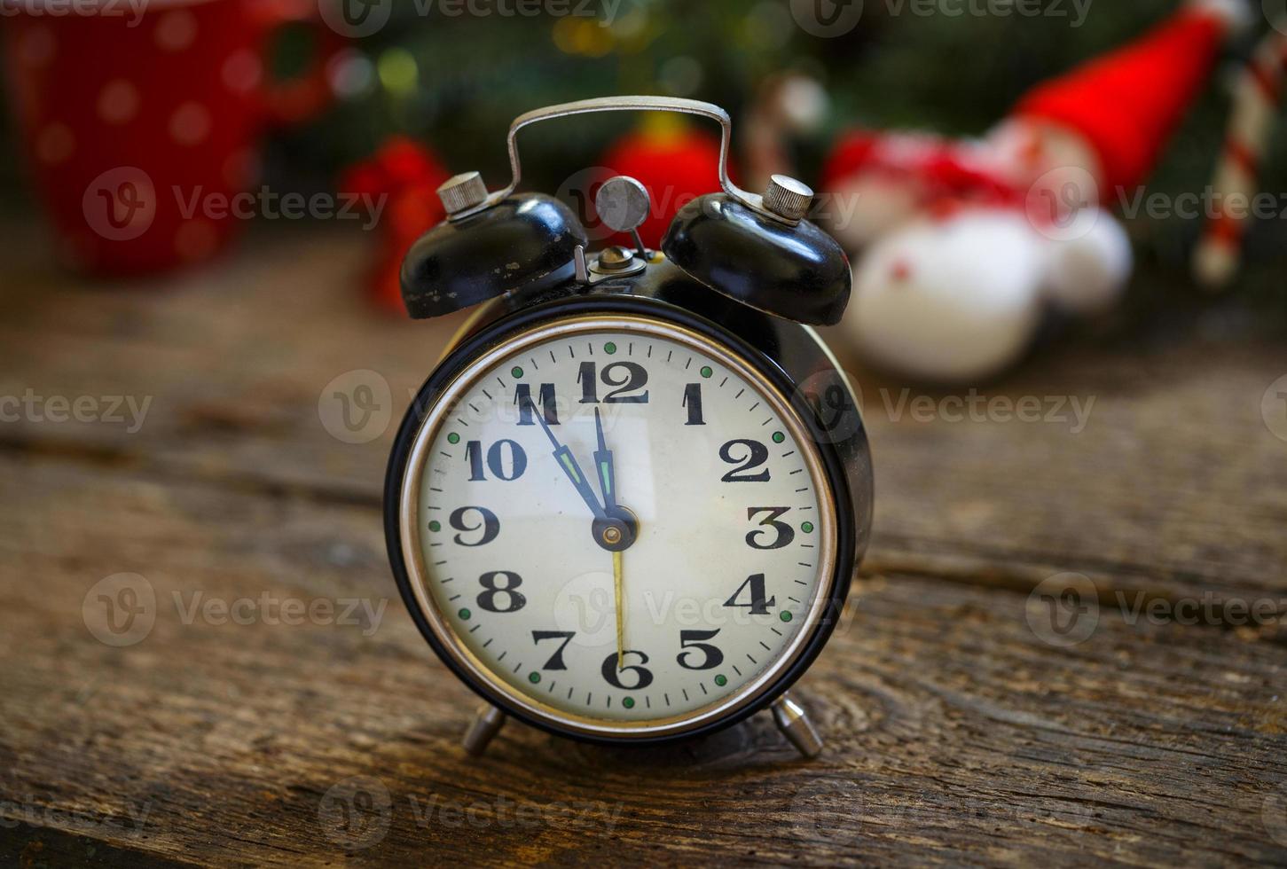 Jahrgang Alarm Uhr auf Weihnachten Hintergrund foto