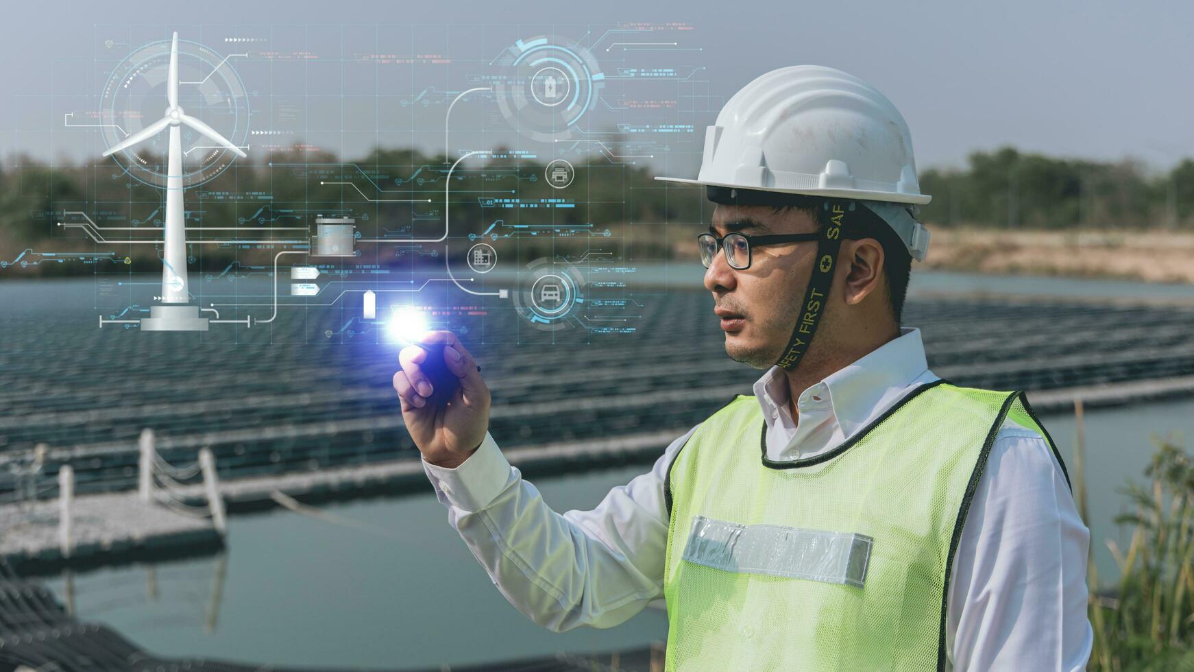 Ingenieur zeigen Finger oder Hand mit ein Symbol von Energie mit ein Solar- Zelle foto