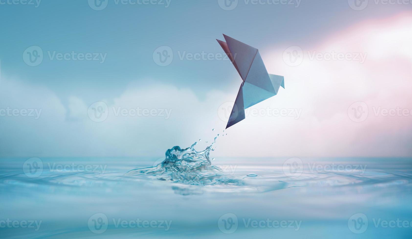 Frieden Konzept. konzeptionelle Fotos zu Show das Freiheit von Weiß Origami Taube oder Taube geflogen von das Wasser in das Himmel. International Welt Frieden Tag, Mensch Rechte, Liebe und hoffen