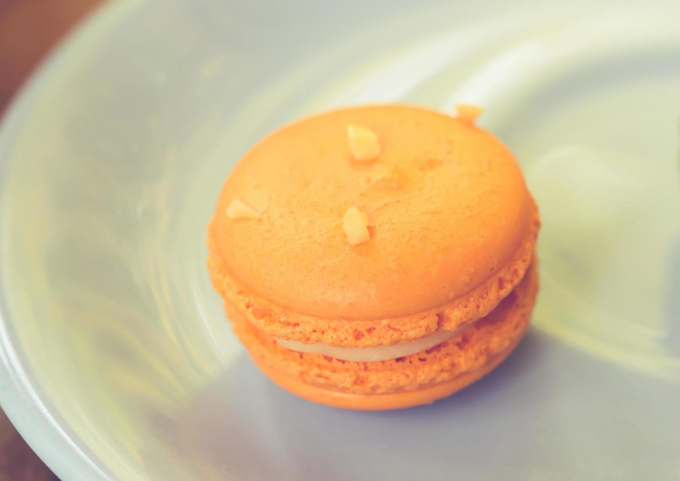 Nahaufnahme eines orangefarbenen Macaron foto