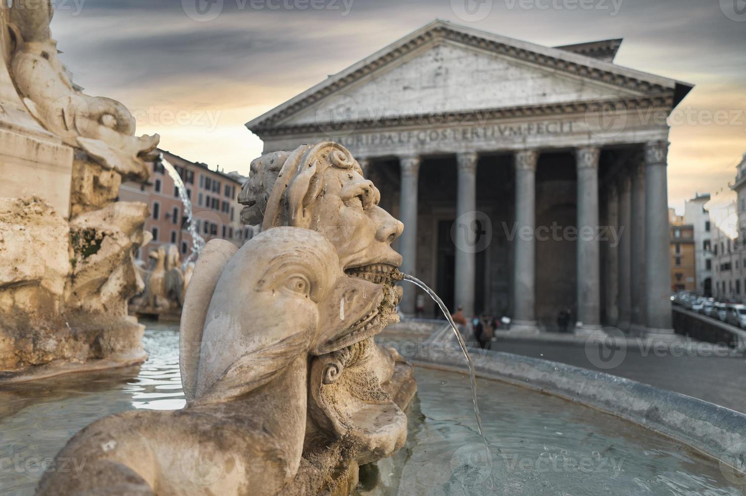 Detail von Pantheon Brunnen im Rom foto