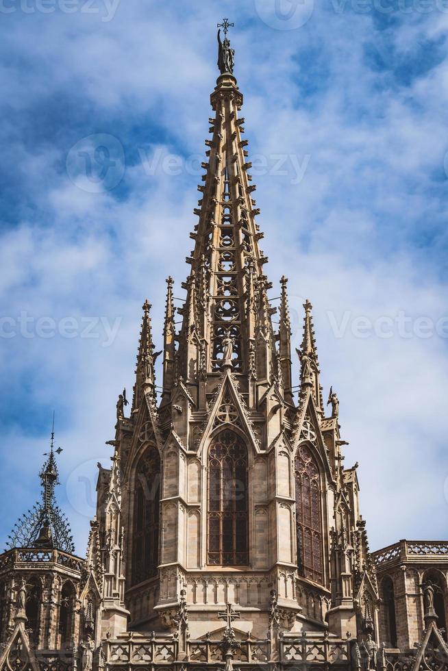 Hauptturm einer gotischen Kathedrale foto