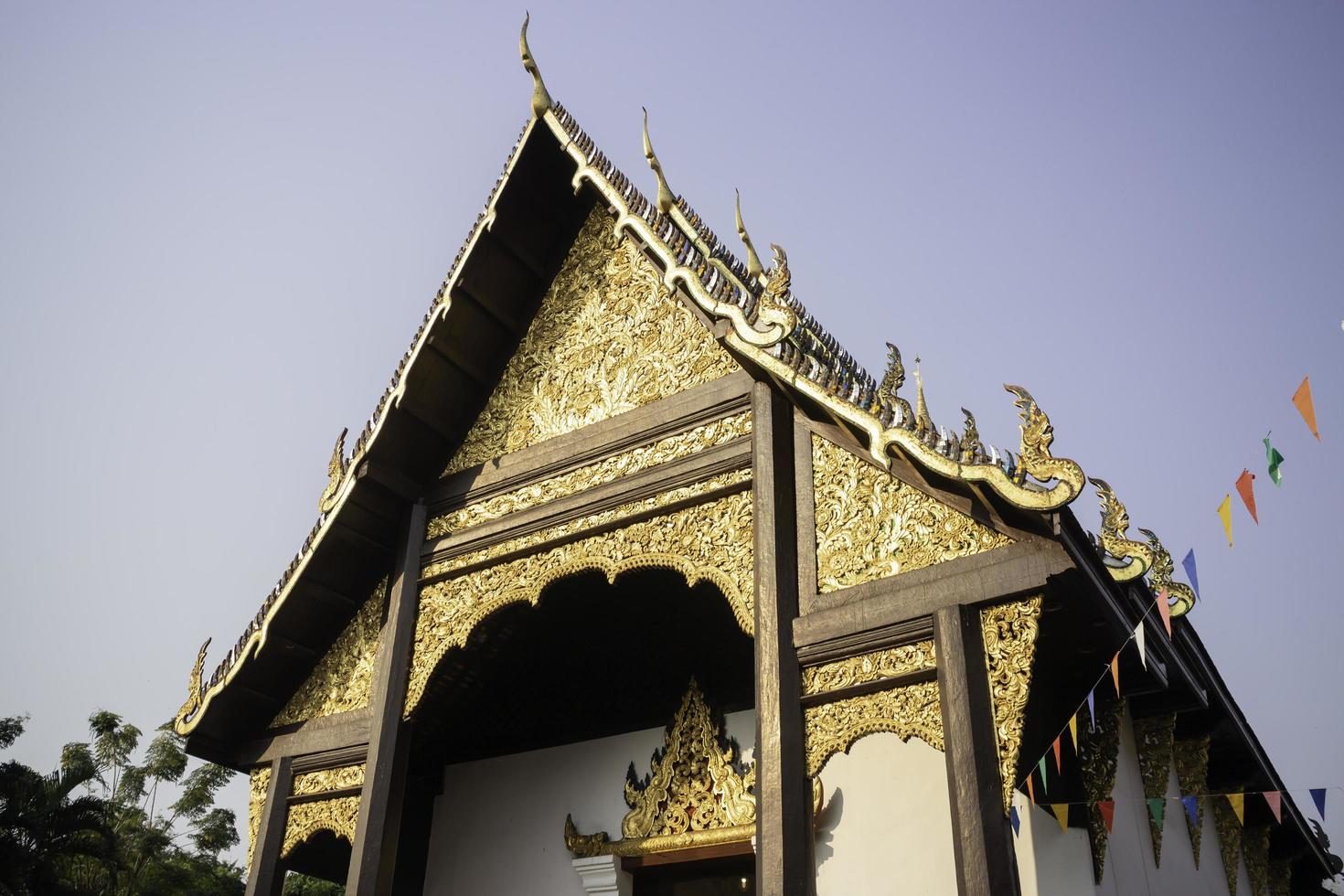 thailändischer buddhistischer öffentlicher Tempel foto