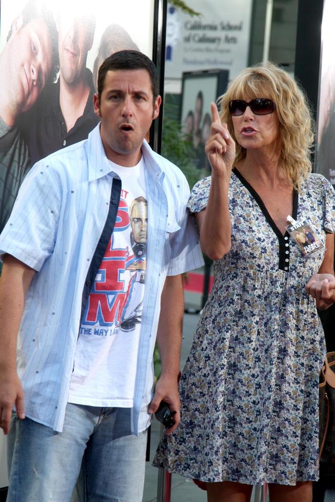 Adam Sandler seine Publizist cindy guagenti ankommen beim das komisch Menschen Welt Premiere beim das Bogenlicht Hollywood Theater im los Engel ca. auf Juli 20 2009 2008 foto