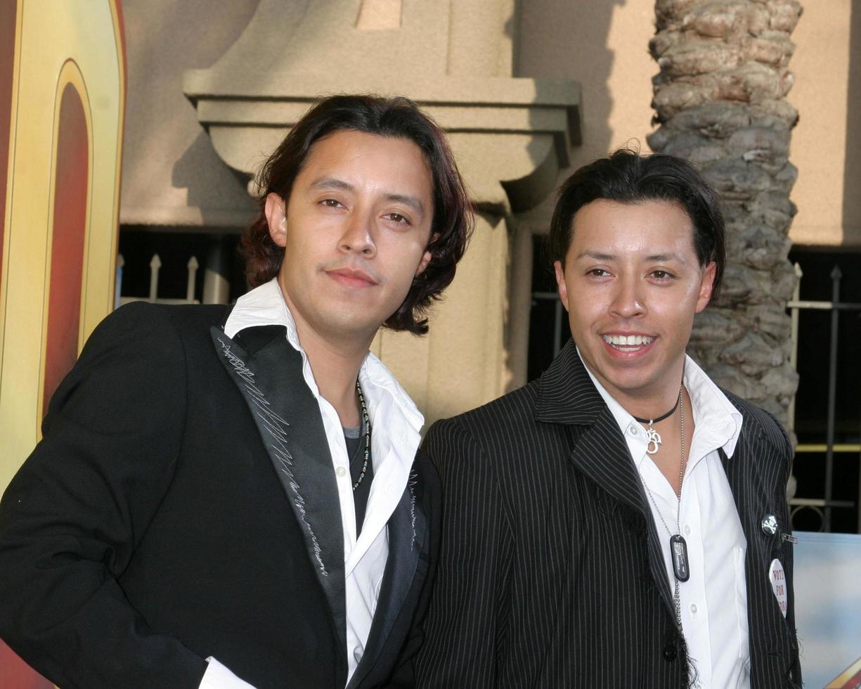 efren Ramirez und Bruder carlosankunft beim das mtv Film Auszeichnungen beim das Schrein Auditorium los Engel cajune 4 20052005 foto