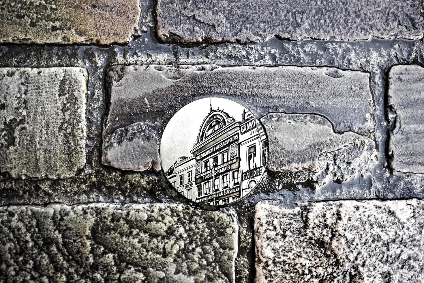 Metallplatte auf dem Boden der Stadt Gent, Flandern, Belgien foto