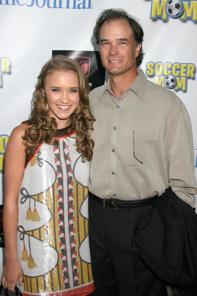 emily osment Papa Eugen osment ankommen beim das Premiere von Fußball Mama vorgestellt durch Damen Zuhause Tagebuch Bogner Unterhaltung beim das la Cienega Park im Beverly Hügel ca. Im September 20 20082008 foto