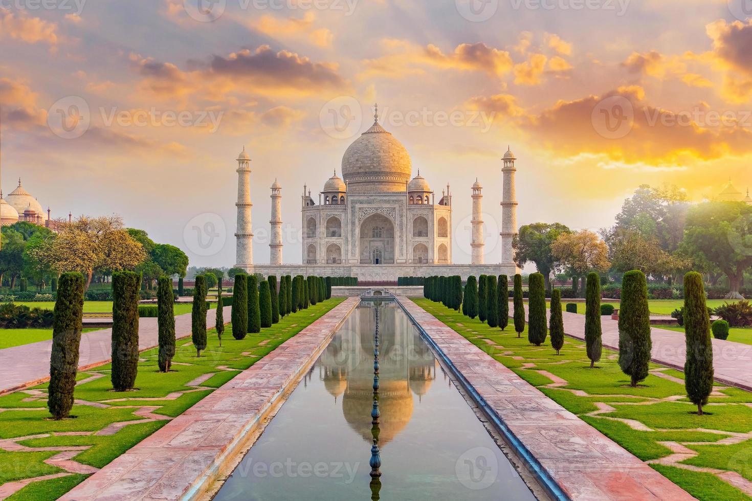 Taj Mahal Vorderansicht in Agra, Uttar Pradesh, Indien foto
