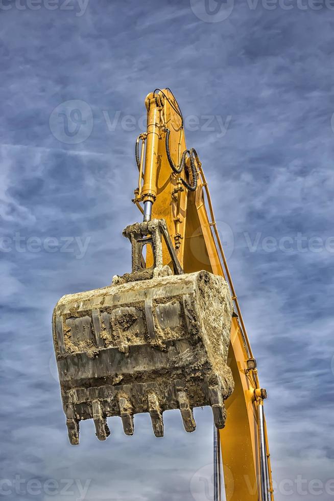 Eimer und Manipulator von Single Bagger Arm mit hydraulisch Schläuche und Zylinder im Aktion. schließen oben foto