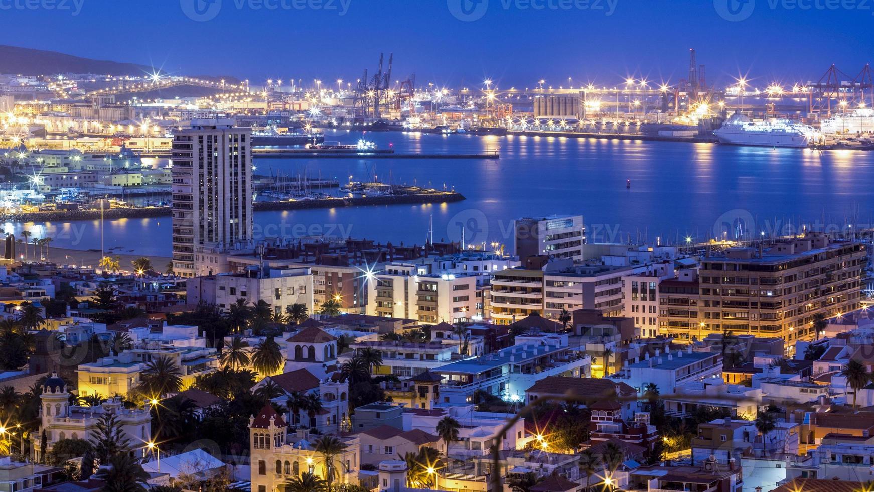 Panorama der Stadt Las Palmas bei Sonnenuntergang foto