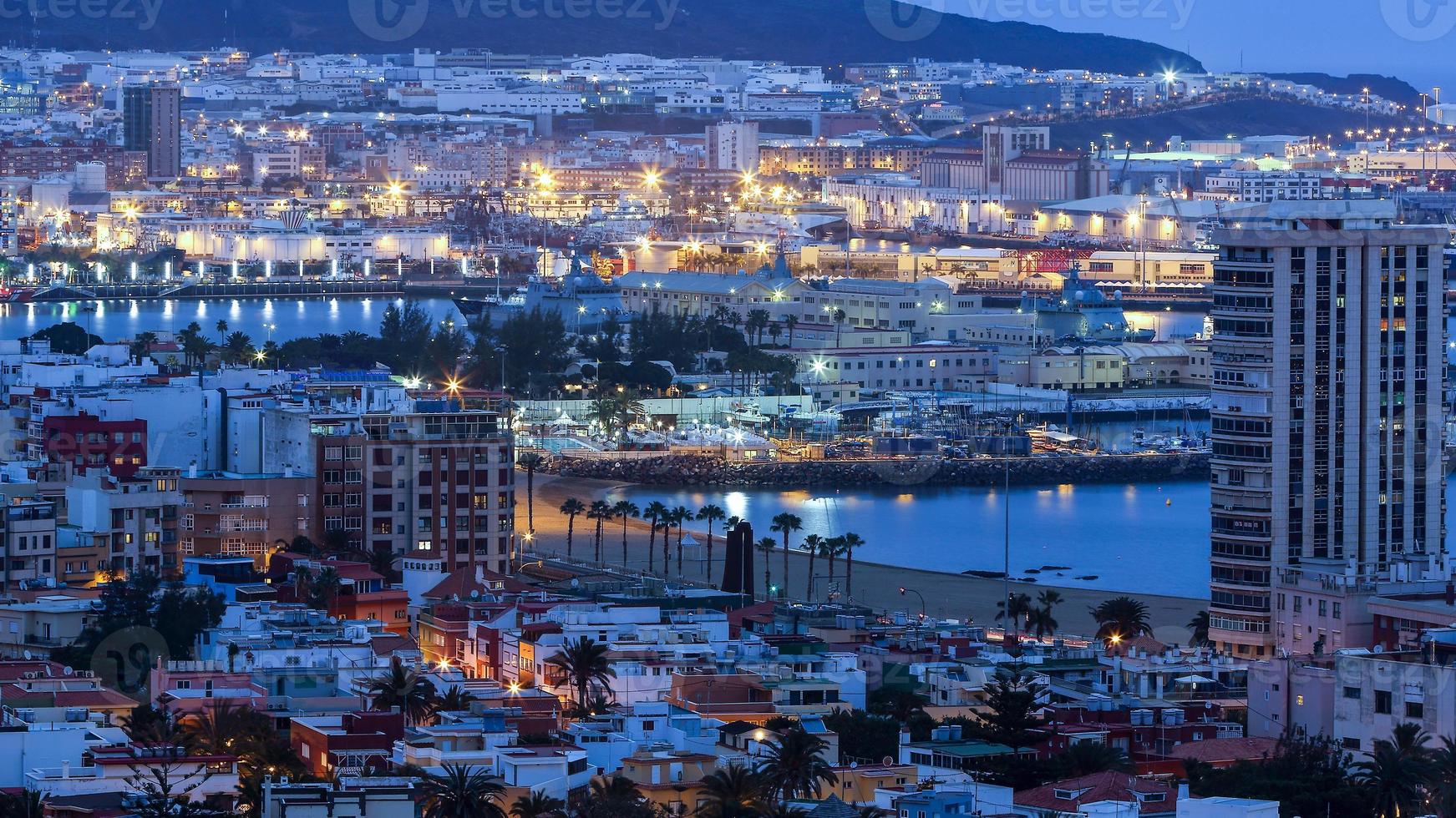Panorama der Stadt Las Palmas bei Sonnenuntergang foto