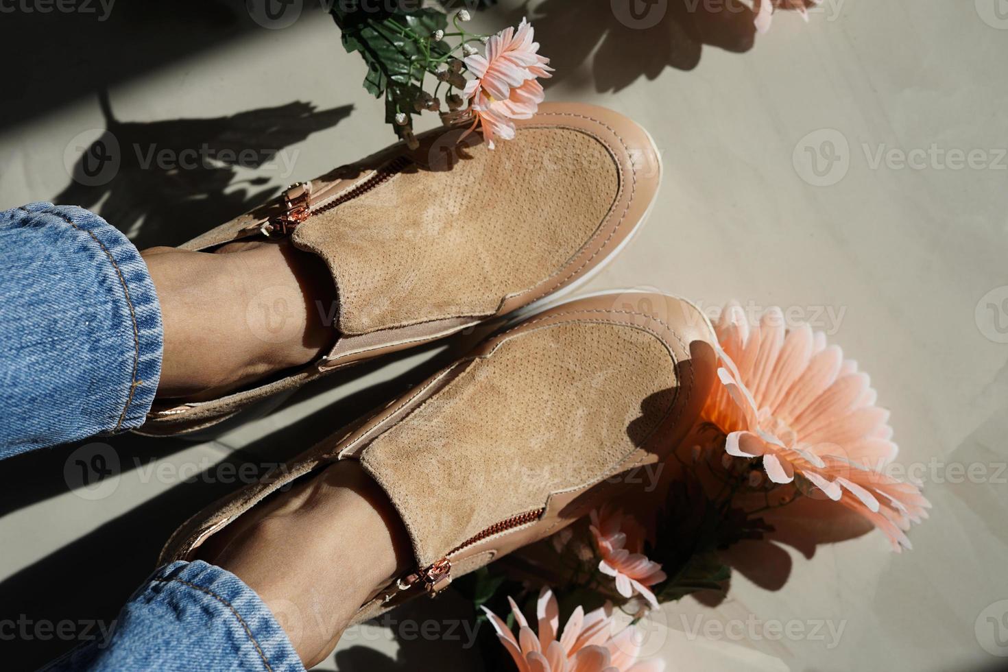 Turnschuhe Frau Schuhe ein Schuhwerk Mode Konzept foto