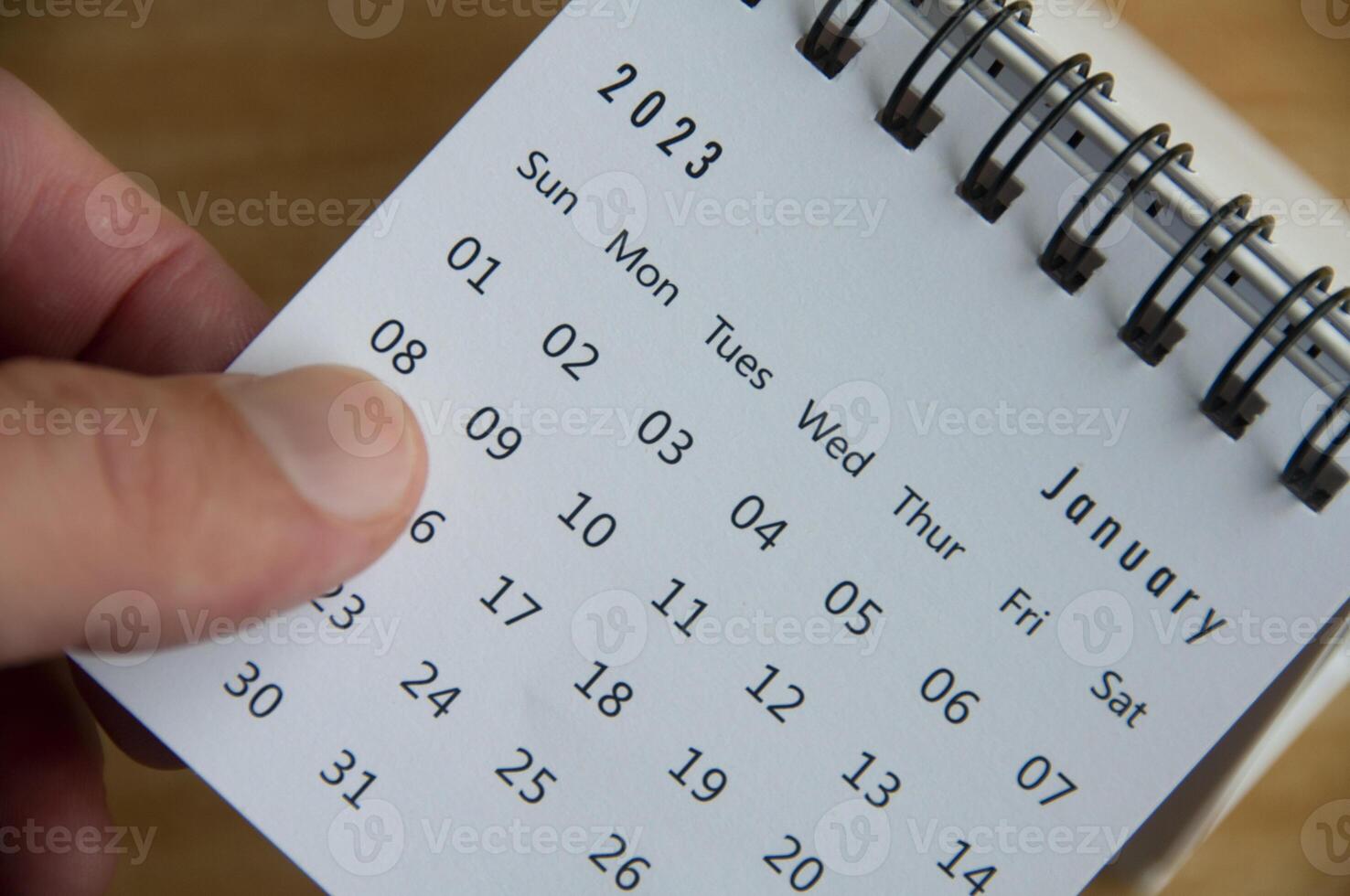 oben Aussicht von Hand umdrehen Januar 2023 Kalender. Kalender Konzept foto