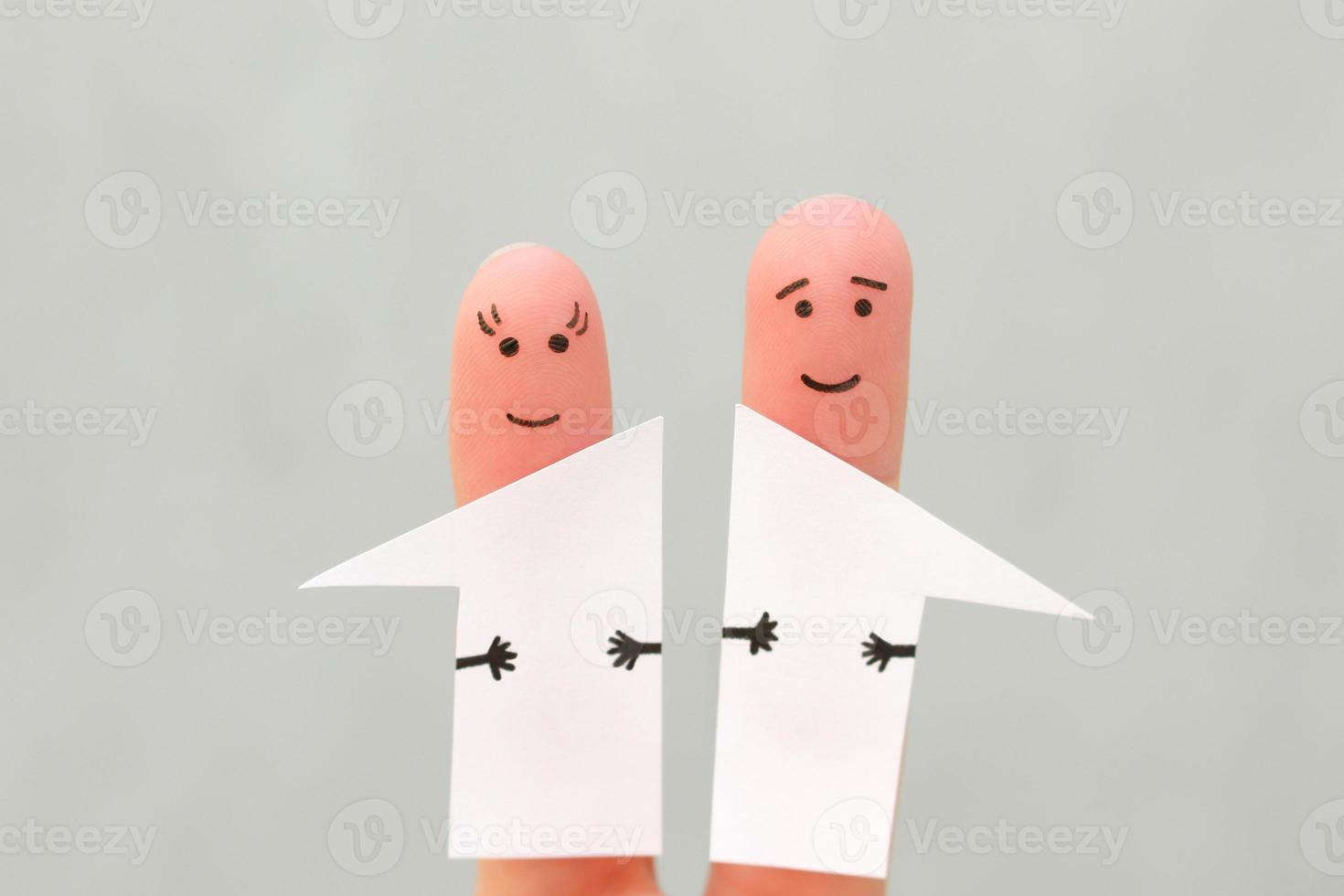 Finger Kunst von Familie nach Scheidung. Konzept von Mann und Frau geteilt Haus im Hälfte. foto