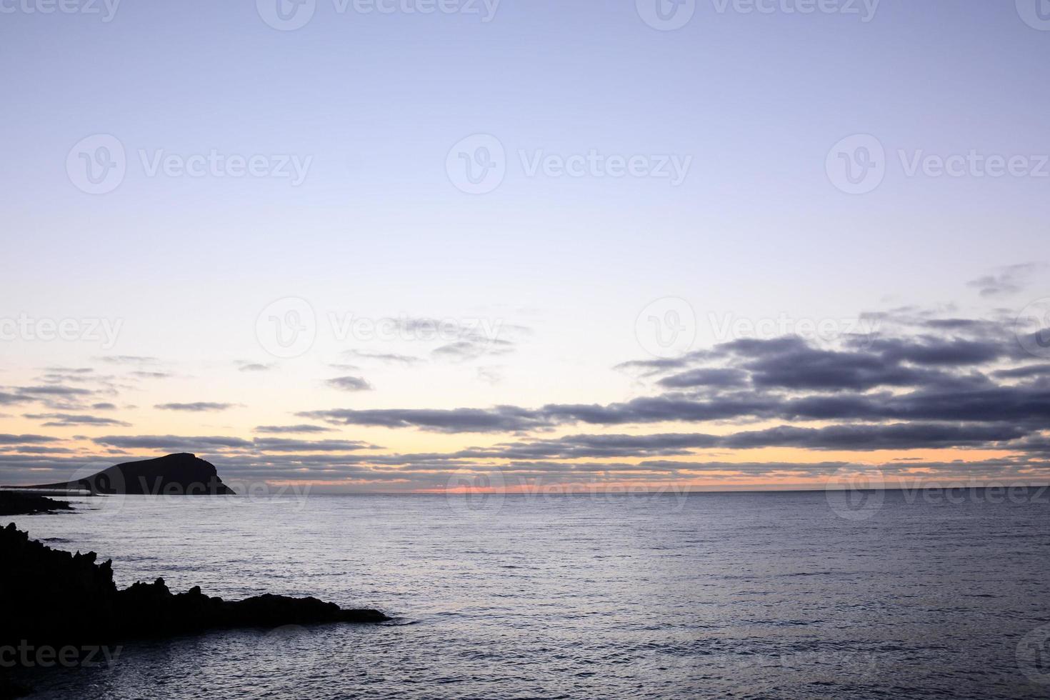 Sonnenuntergang über dem Meer foto