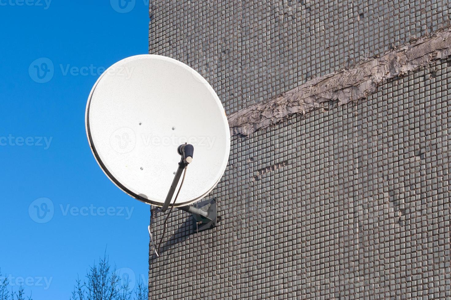 Satellit Gericht auf das Mauer foto