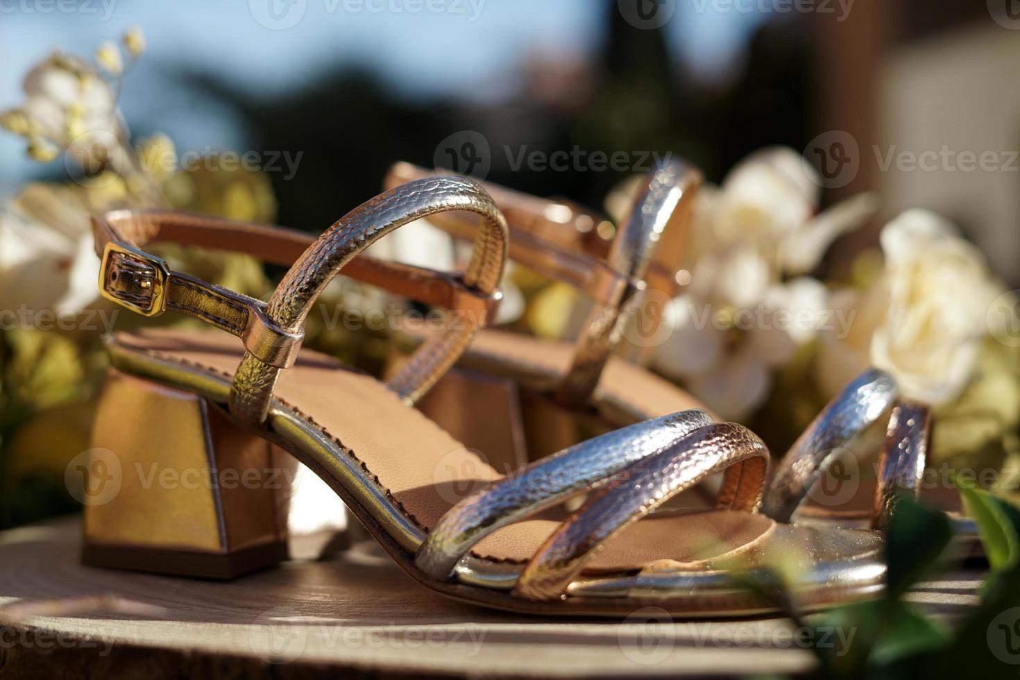 Gold Damen Sandalen ein Schuhwerk Sommer- Stil foto