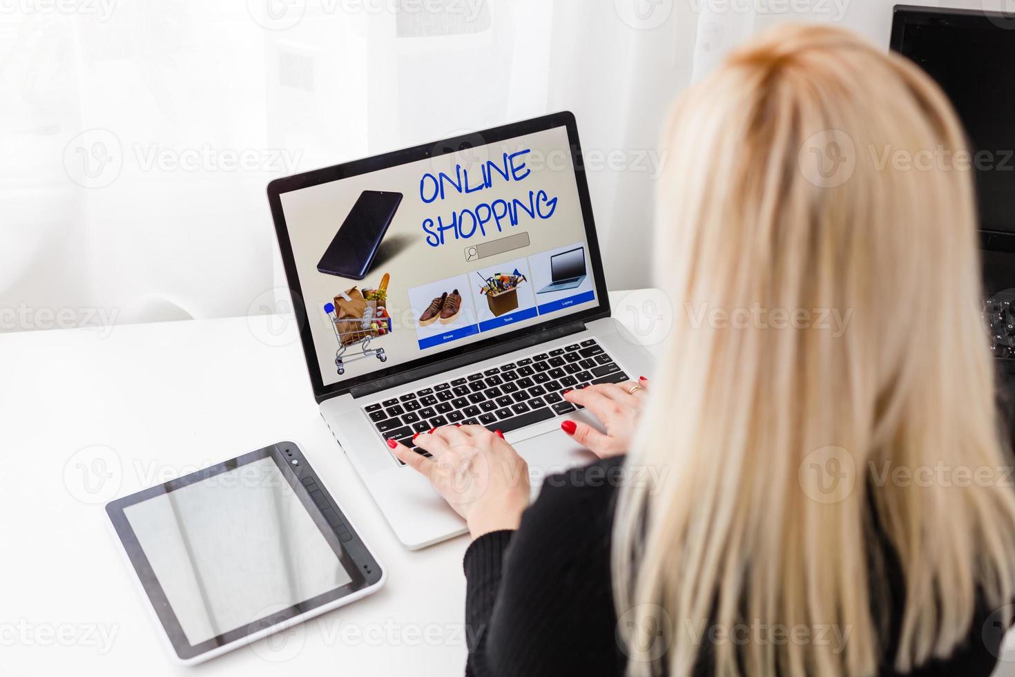 E-Shopping online Geschäft Beförderung Shopaholic Konzept foto