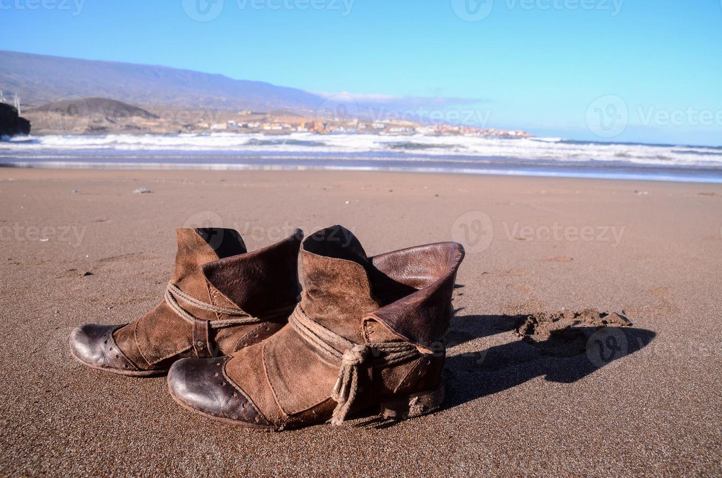 Stiefel auf das Strand foto