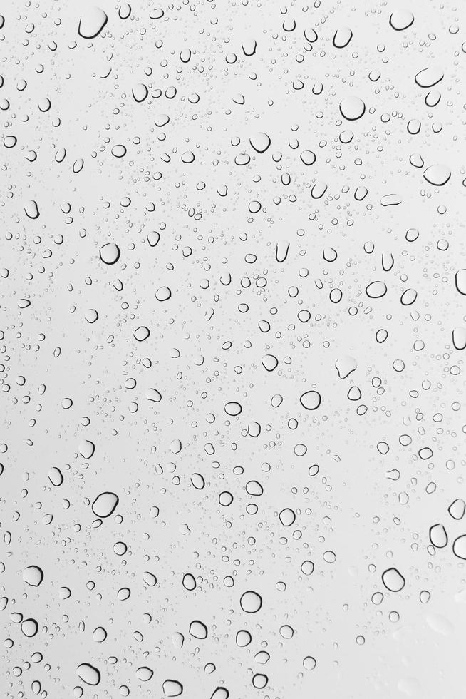 Regentropfen auf einem Glas foto