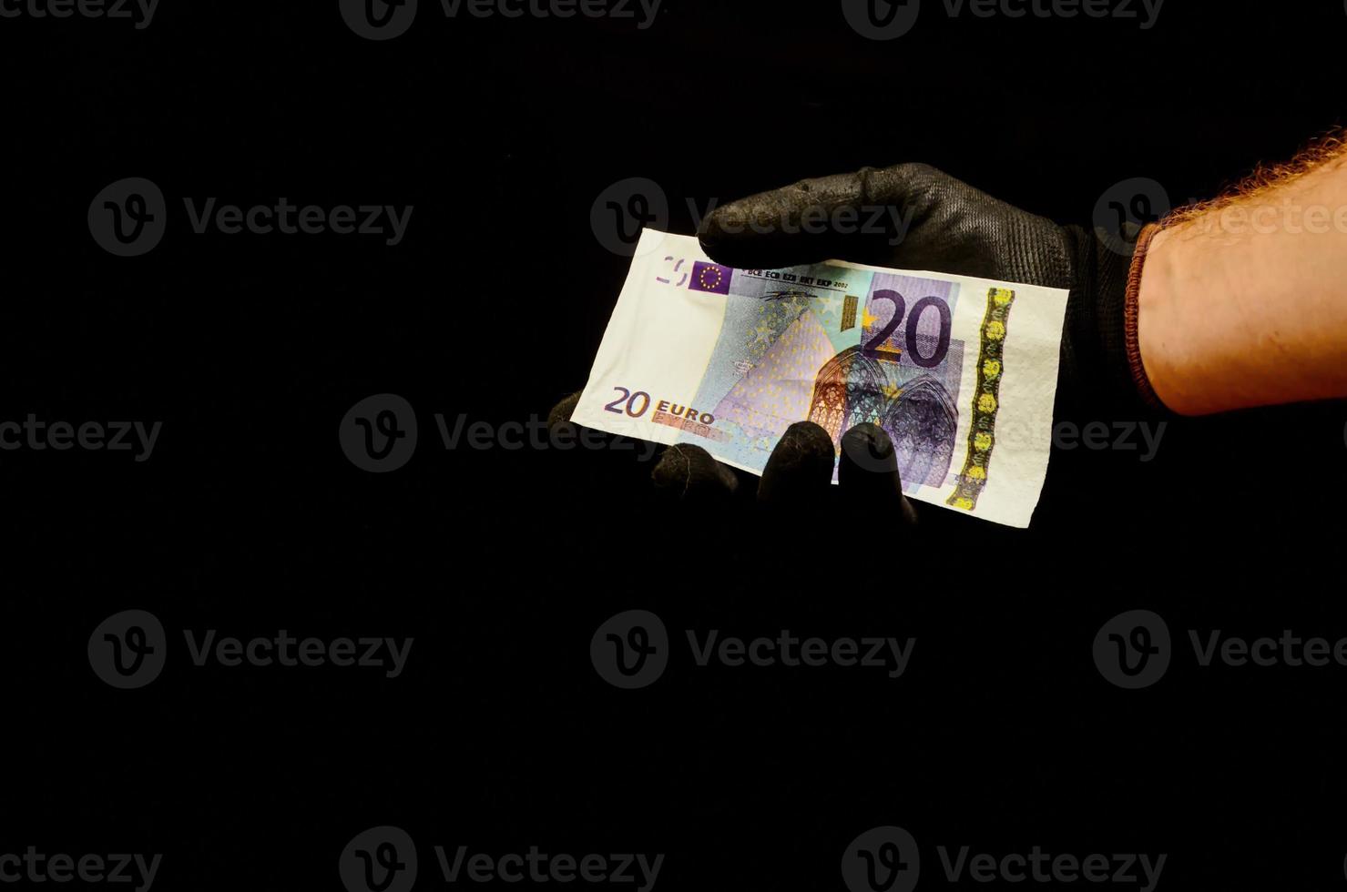 Bargeld auf dunklem Hintergrund foto