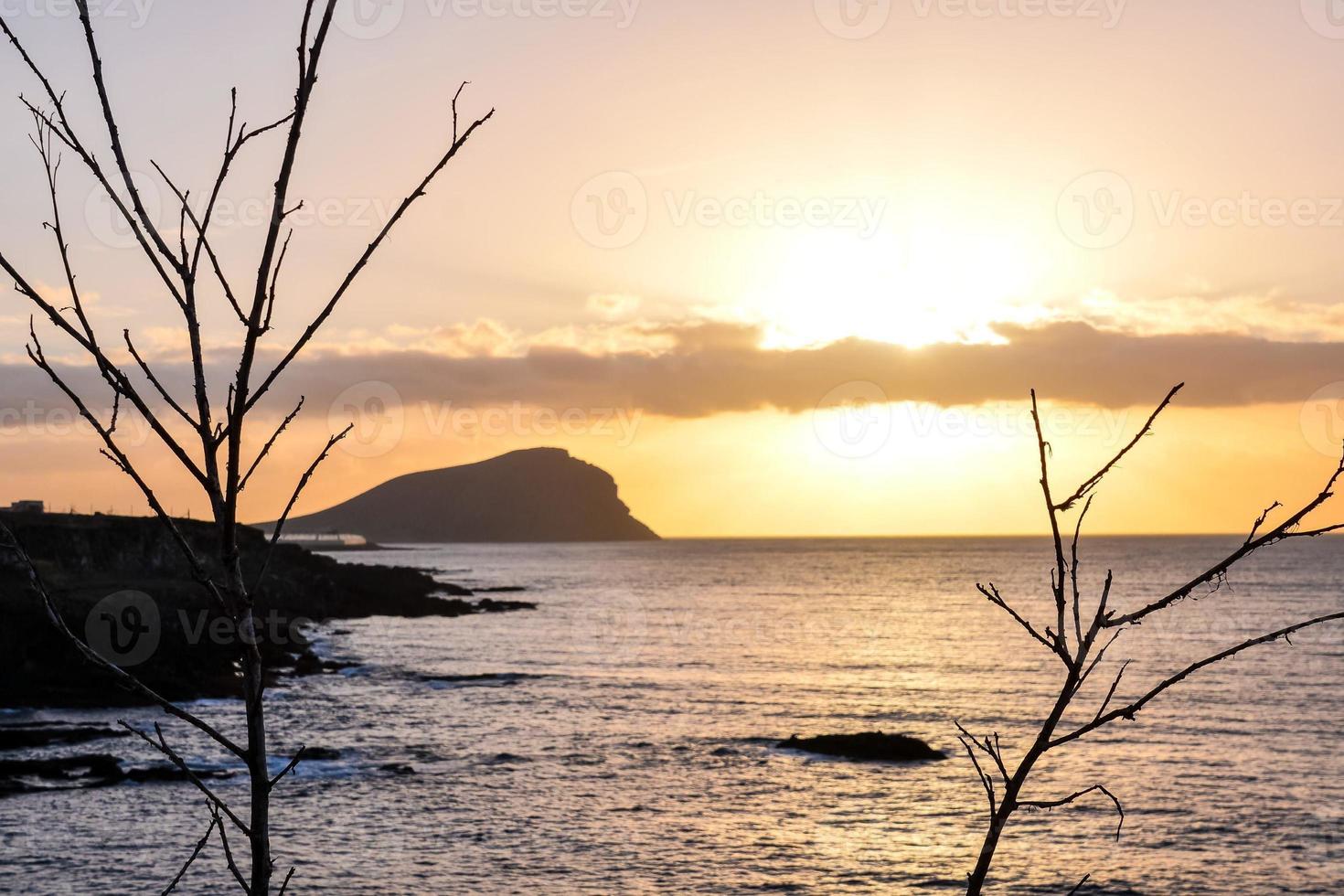 Sonnenuntergang über dem Meer foto