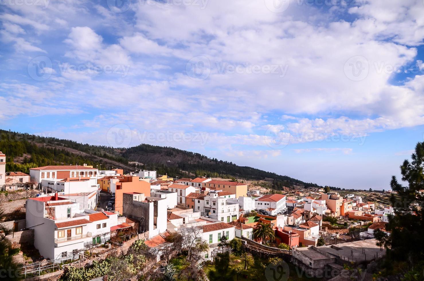 Stadt, Dorf im das Berge foto